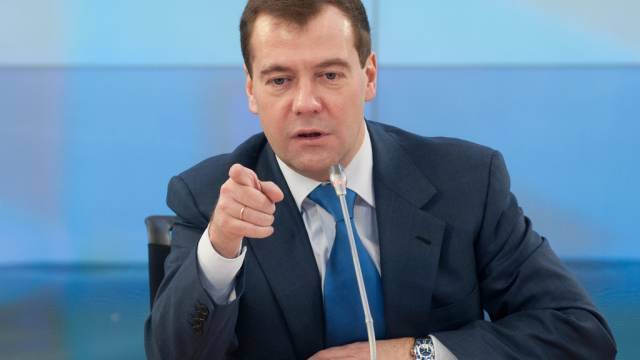 Медведев осудил попытки исказить историю Второй Мировой войны