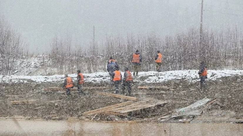 Поиски пропавших на месте прорыва дамбы в Сибири приостановлены