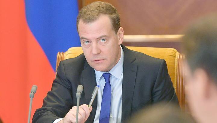 Медведев: власти на Украине меняются, а проблемы остаются