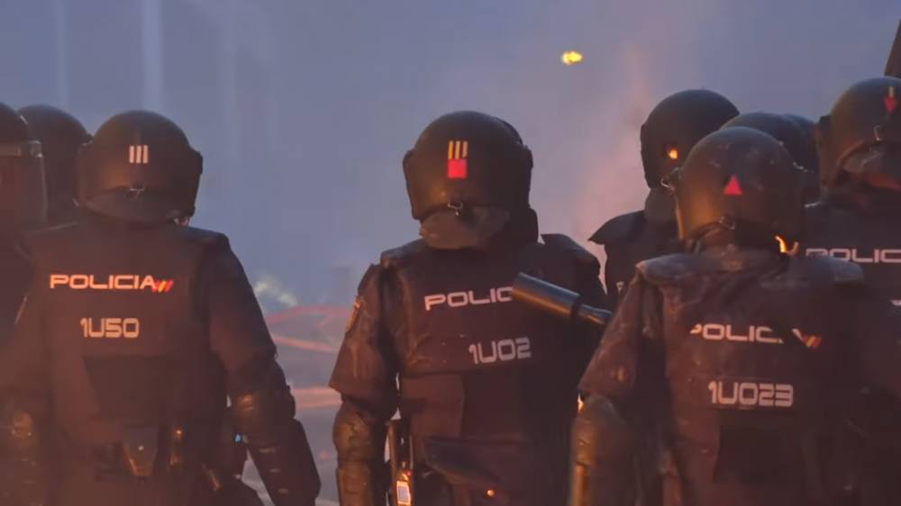 Полиция Барселоны применила резиновые пули для разгона протестующих, ФАН публикует видео