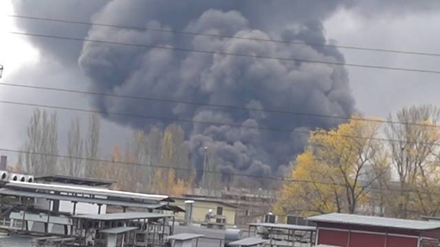 Пожар площадью 1,5 тыс. "квадратов" локализован на складе в Москве