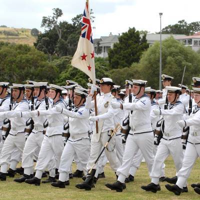 Мужчины, служащие в Военно-морских силах Новой Зеландии, смогут носить макияж