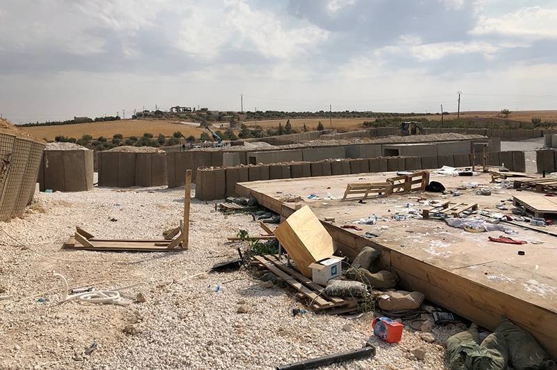 Бегущие из Сирии американцы сравняли с землёй свою военную базу