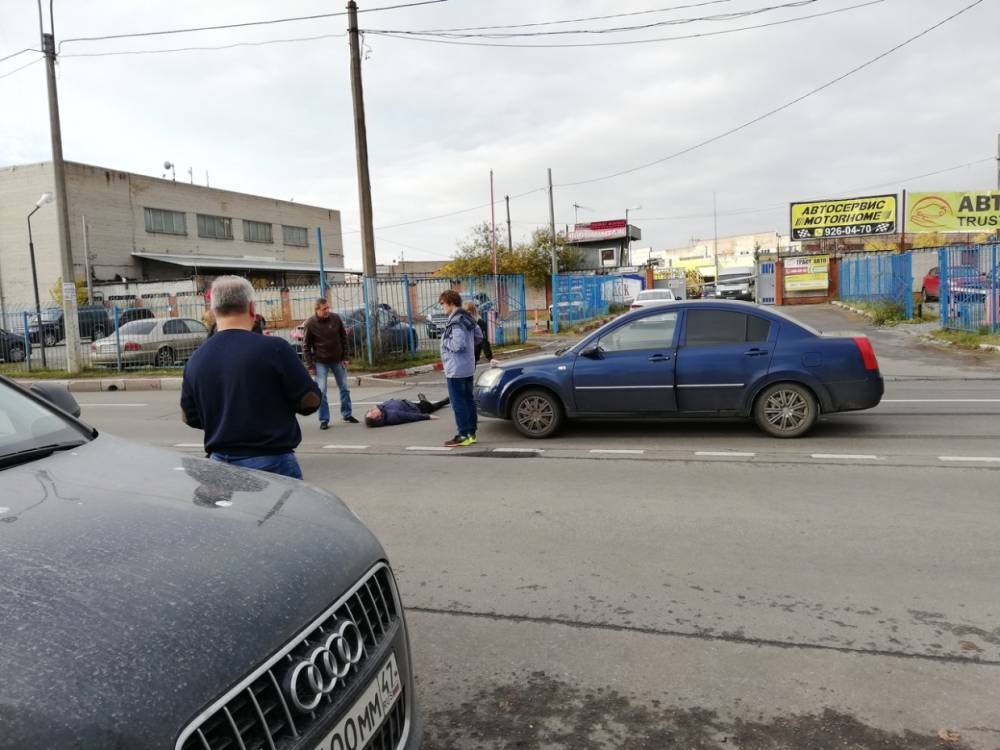 На улице Ворошилова пешеход решил нарушить правила ПДД и оказался под колесами авто