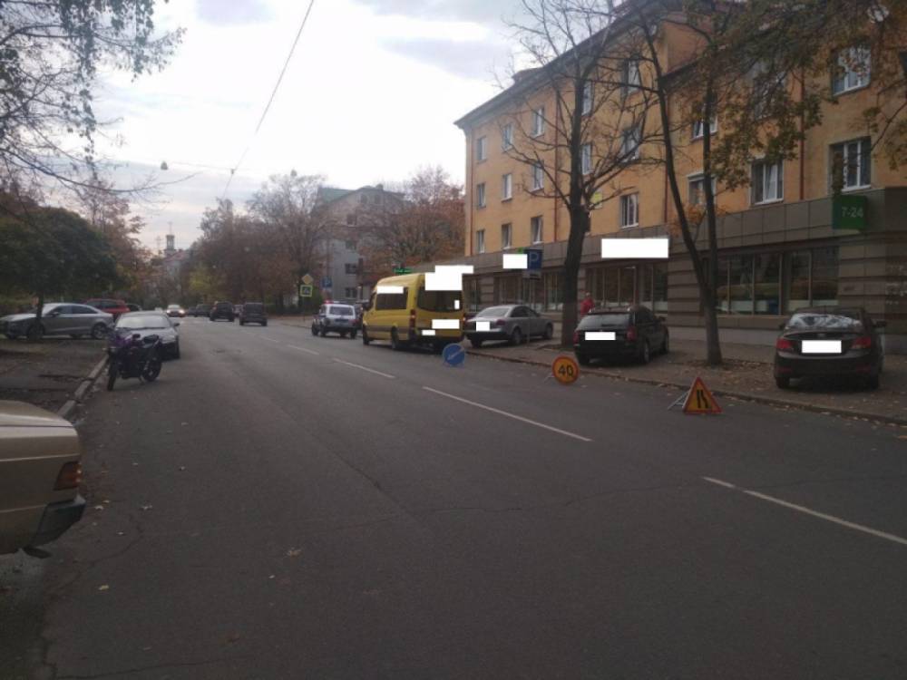 В результате резкого торможения автобуса в салоне пострадал юный житель Калининграда