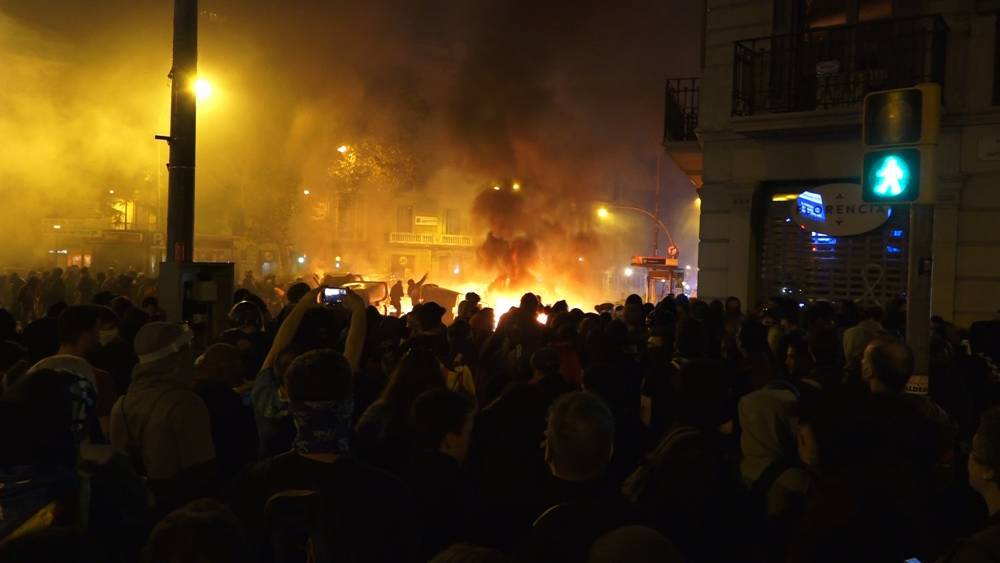 В Каталонии около 300 силовиков пострадали с начала протестов