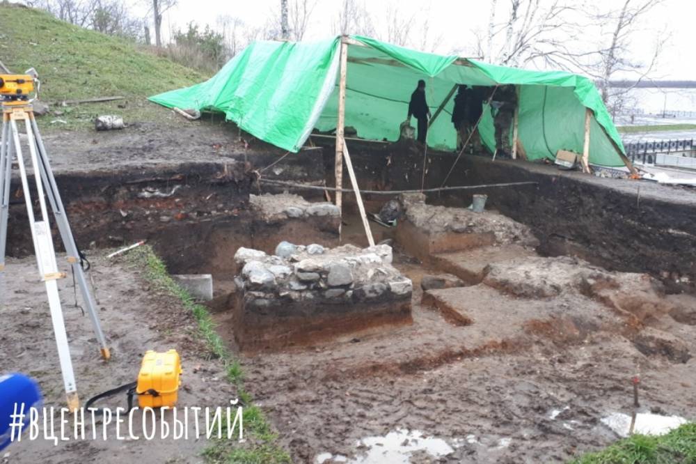 В Петровском парке Архангельска нашли могилу женщины с ребенком