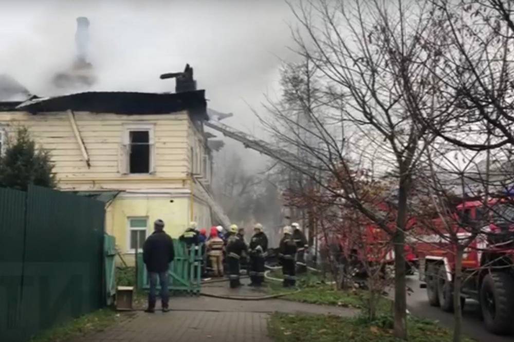 Муж потерял жену и трех дочерей при пожаре в Ростове