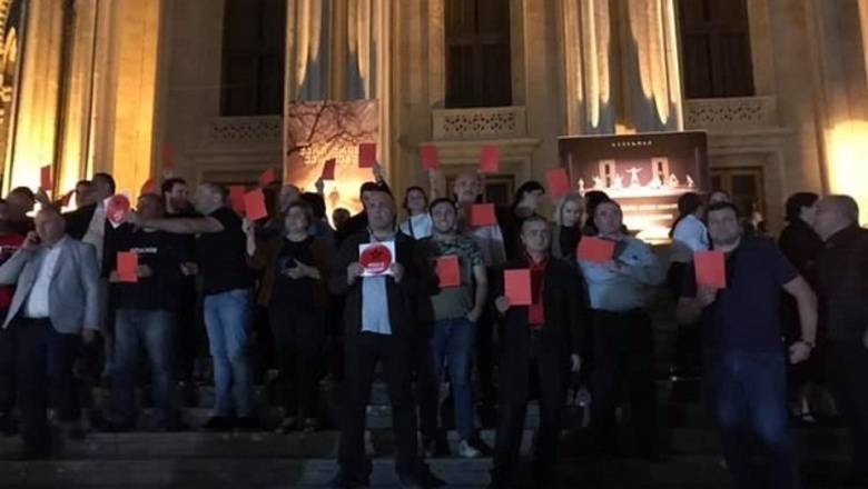 Грузинские актеры устроили акцию протеста против гастролей московского театра