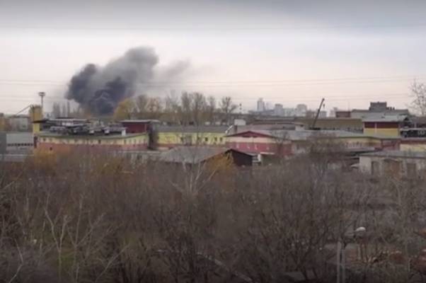 Площадь пожара на западе Москвы выросла до полутора тысяч кв. метров