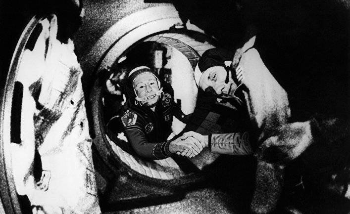 Легендарный космонавт и любитель пошутить: умер первый человек, побывавший в открытом космосе (Videnskab, Дания)