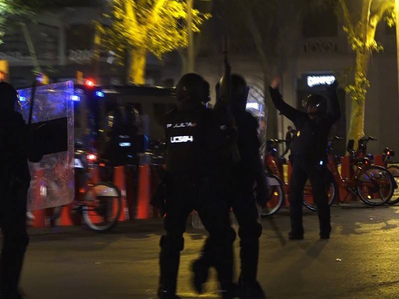 Около 300 полицейских пострадали с начала протестных акций в Каталонии
