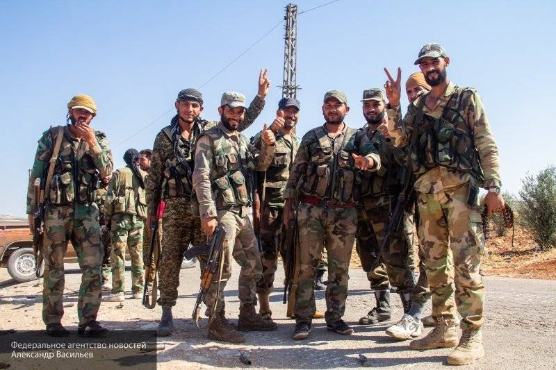 Армия Сирии укрепляется в Манбидже после ухода курдов-боевиков на фоне операции Турции