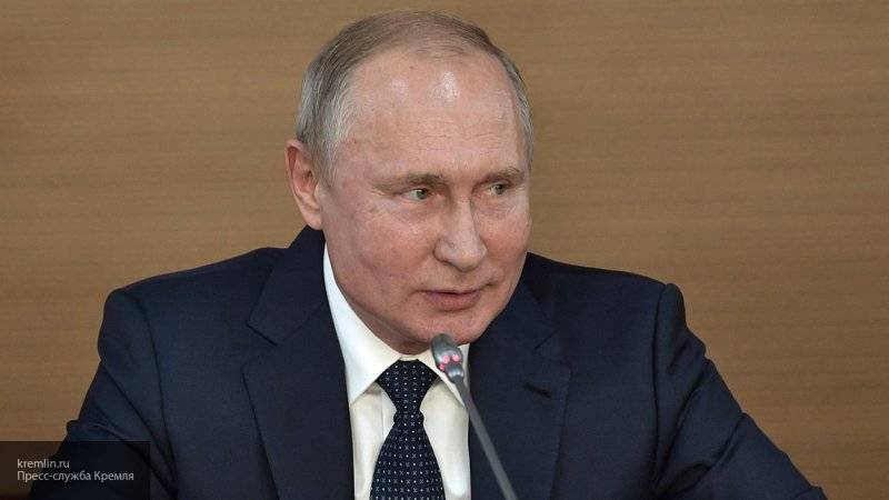 Россия выдает странам Африки кредиты на рыночных условиях, заявил Путин