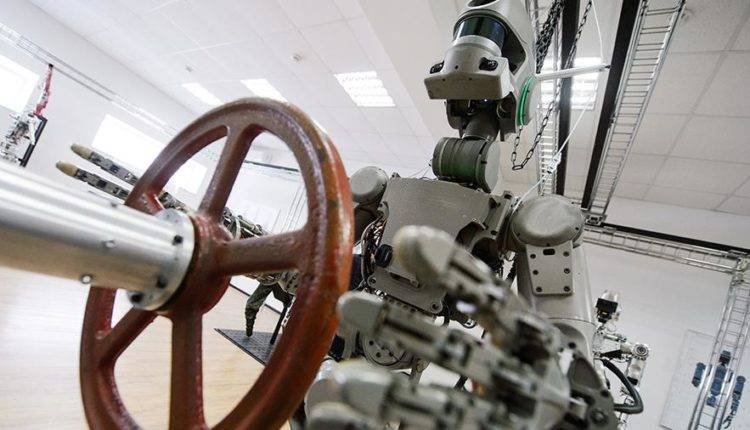 Россия отработает на Луне технологии для роботов – помощников космонавтов