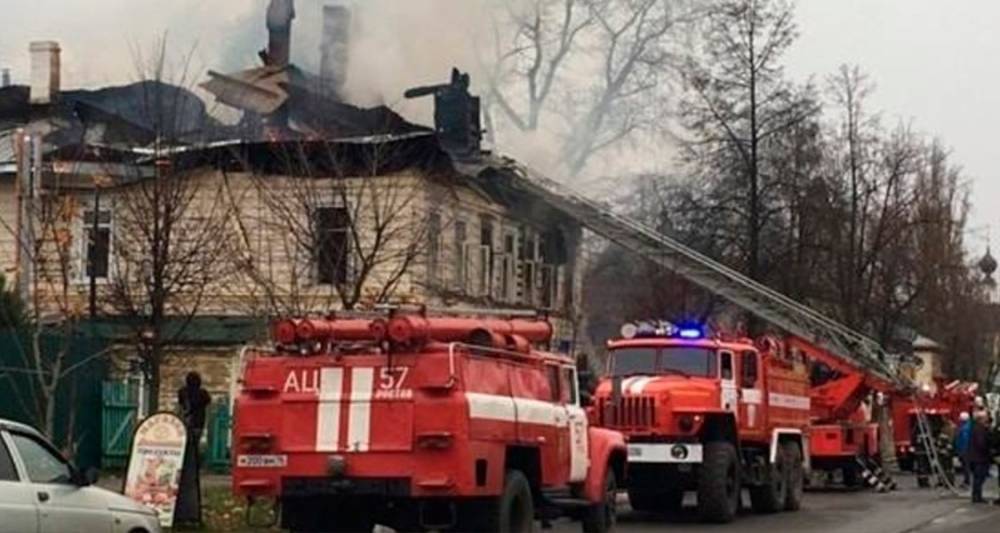 При пожаре в жилом доме под Ярославлем погибло семь человек