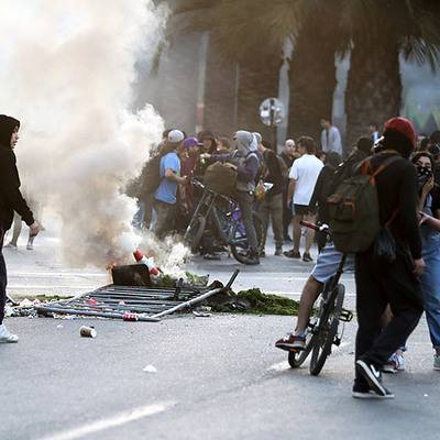 По меньшей мере три человека погибли в ходе протестов в чилийской столице Сантьяго