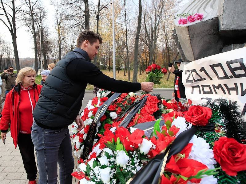 «Спартак» почтил память фанатов, погибших в давке на матче 1982 года