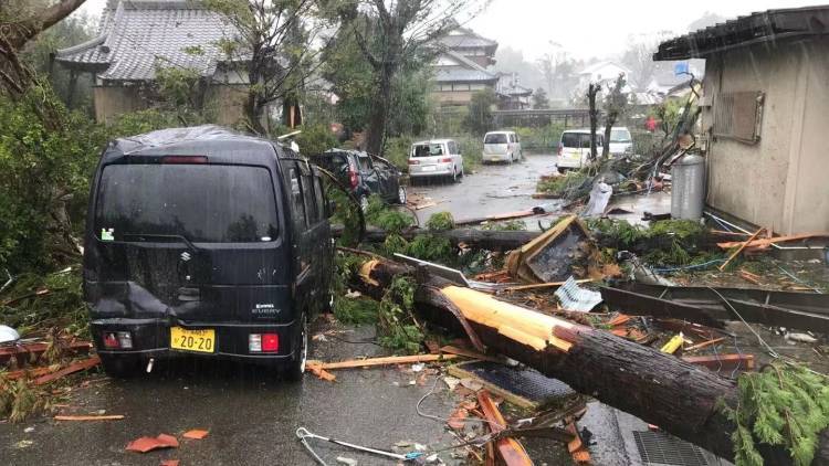 Два новых тайфуна обрушатся на Японию до конца октября