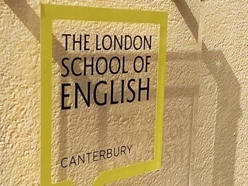 Журналисты рассказали о лондонской школе, в которой Луценко учит английский