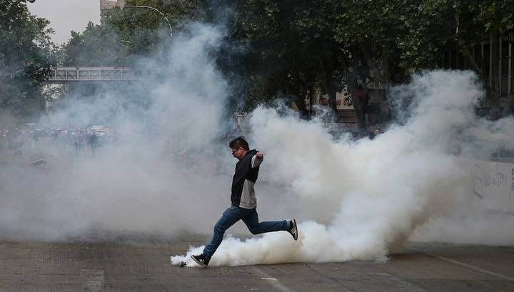 Из-за транспортного бунта в чилийской столице введен комендантский час