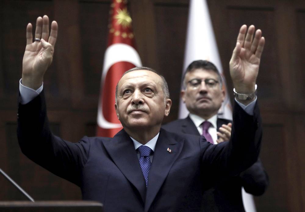 Эрдоган потребовал от курдских бойцов покинуть приграничную «зону безопасности» и пригрозил возобновлением боев
