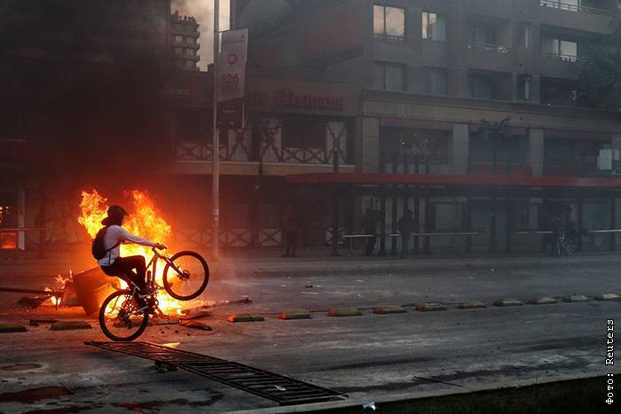 Число жертв беспорядков в Чили достигло десяти