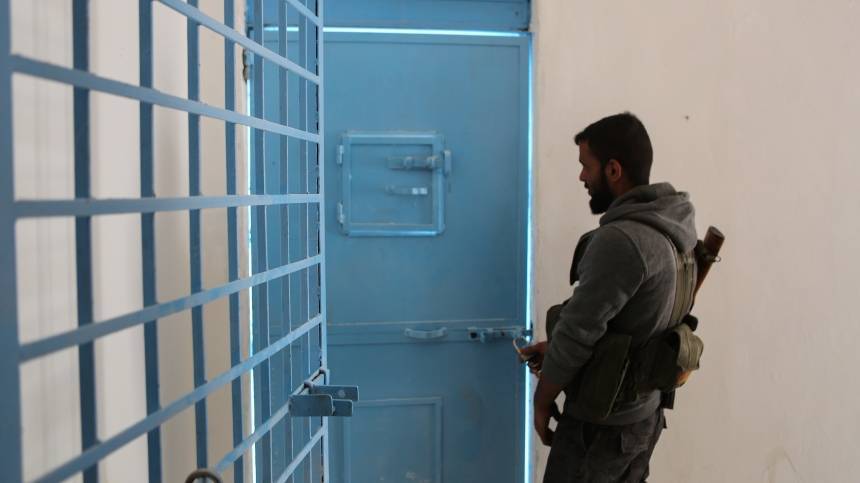 Шойгу: 12 тюрем с боевиками остались без охраны на севере Сирии из-за действий Турции