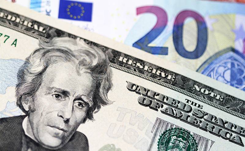 Курс валют сегодня: доллар и евро идут вниз