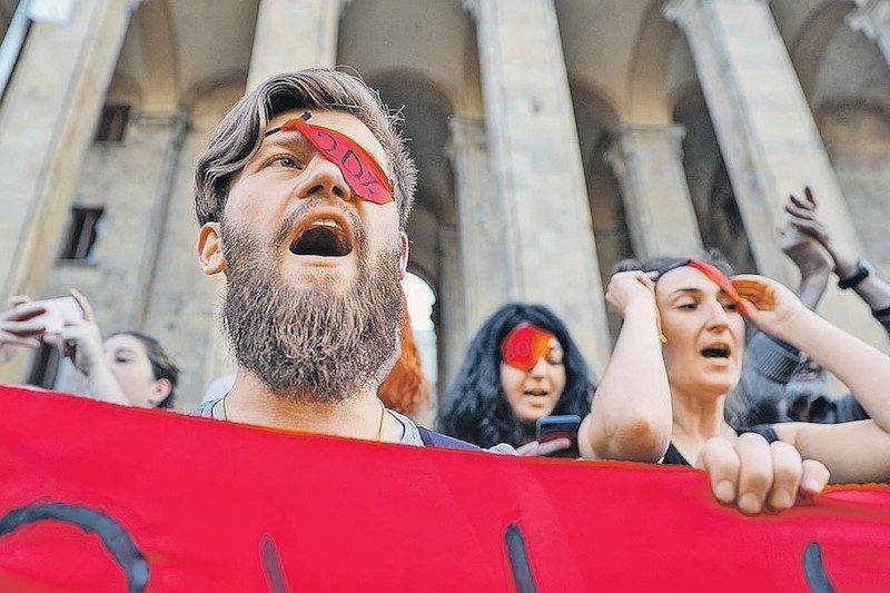 В Грузии устроили митинг против гастролей российского театра