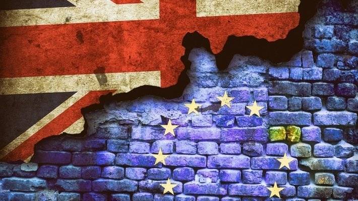 Великобритания запускает план Yellowhammer по жесткому Brexit