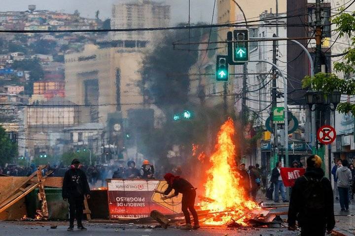 Почти 1,5 тысячи человек задержаны в ходе беспорядков в Чили