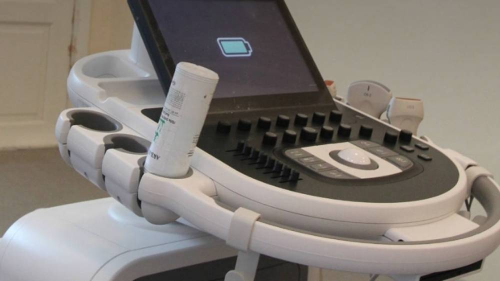В больнице Архангельска новый аппарат УЗИ может исследовать сосуды головы