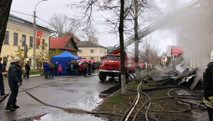 Траур объявлен в Ярославской области 22 октября из-за гибели семи человек на пожаре в Ростове