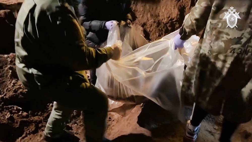 Землю копали 12 дней: как искали тела новых жертв банды Шишкана