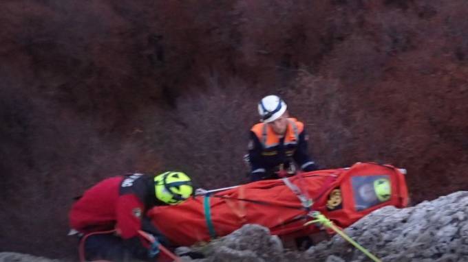 В Крыму девушка упала с 40-метровой скалы и выжила