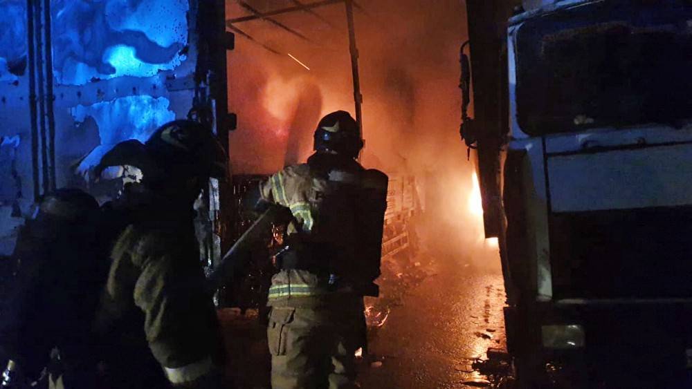 Появились кадры крупного пожара на востоке Москвы