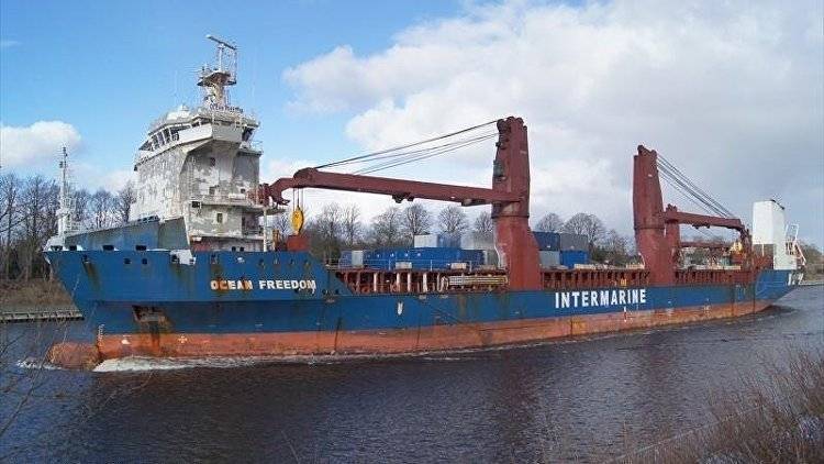 В Черное море зашел транспортный корабль с американскими катерами для Украины