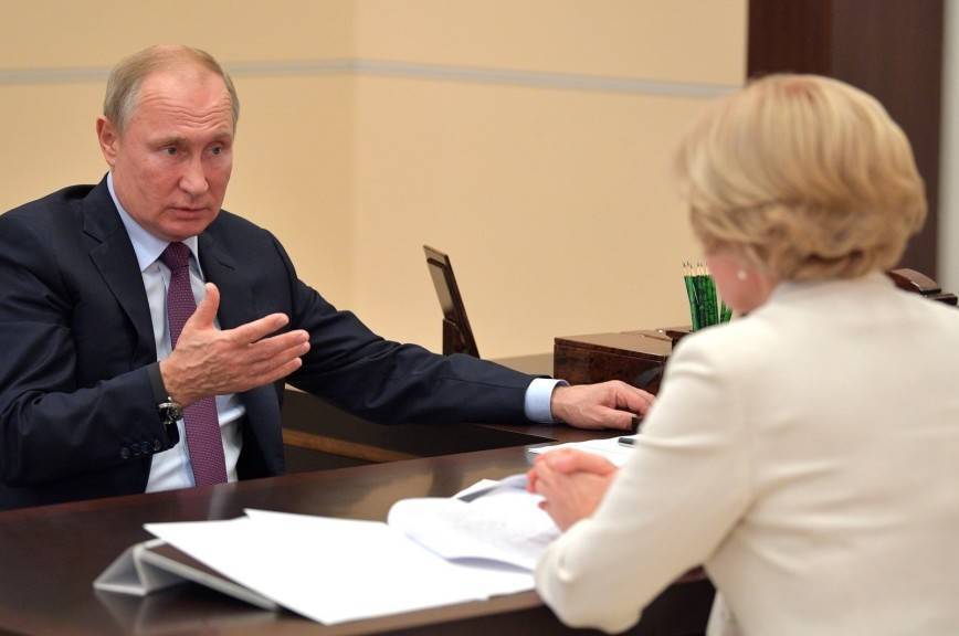 Путин призвал к продвижению документального кино в России