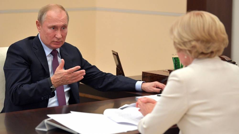 Путин поручил Голодец решить вопрос поддержки документального кино в РФ
