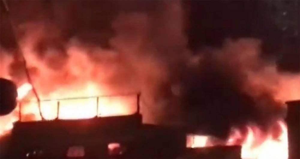 "Огонь не погас": очевидцы – о пожаре на востоке столицы