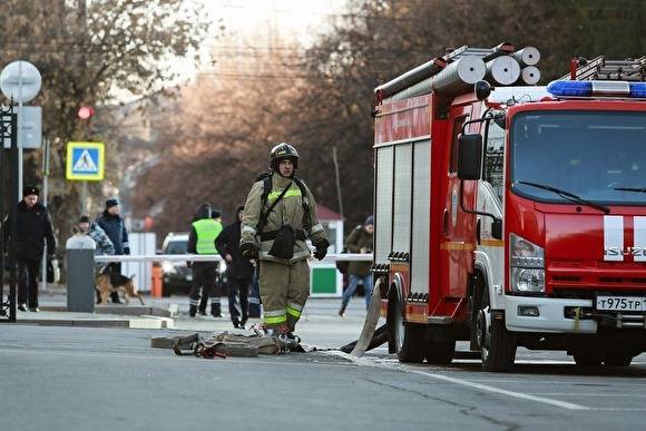 Из пожара на складе на востоке Москвы сотрудники МЧС спасли четверых человек