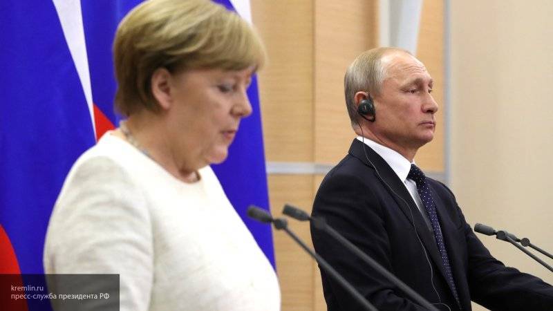 Путин обсудил с Меркель по телефону обсудили организацию нормандского саммита