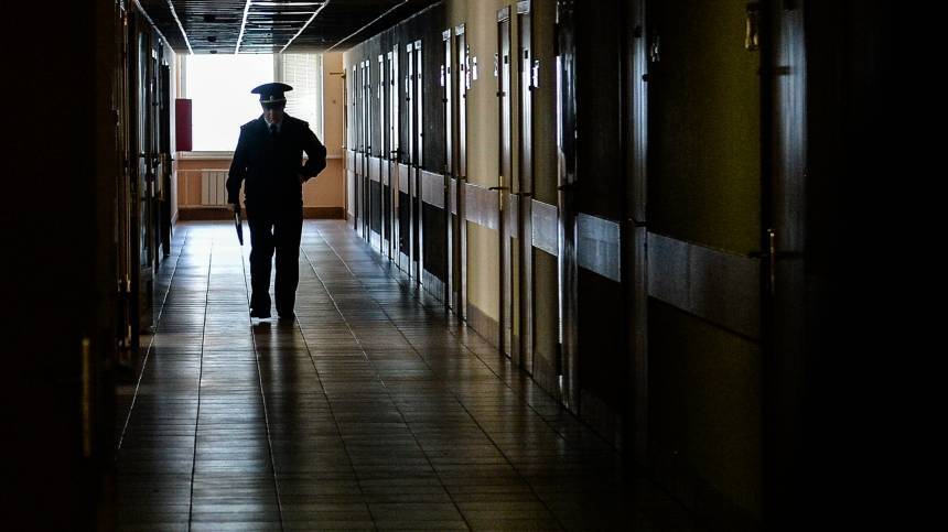Полиция Петербурга проводит проверку по факту смерти задержанной в одном из отделов