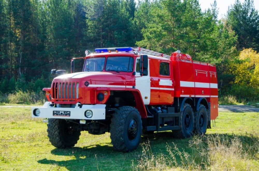 Власти Псковской области купили автоцистерну для борьбы с пожарами