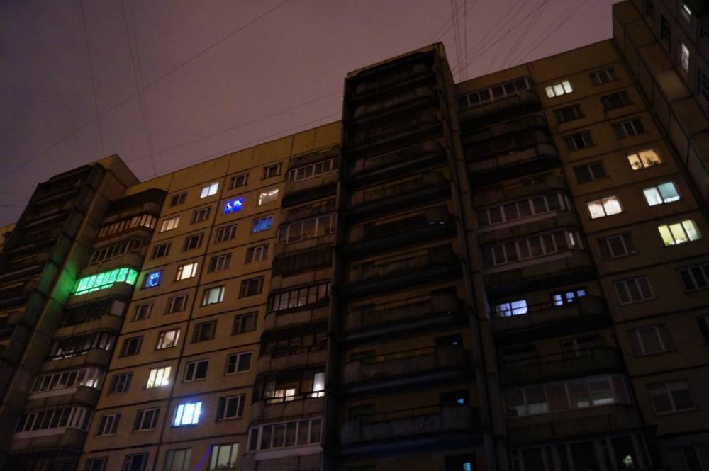Подросток упал с седьмого этажа после разговора с родителями на Летчика Пилютова