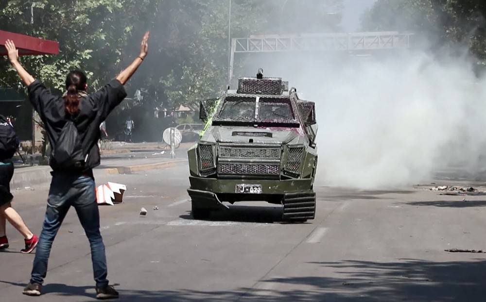 Протесты в Чили переросли в побоище (видео)