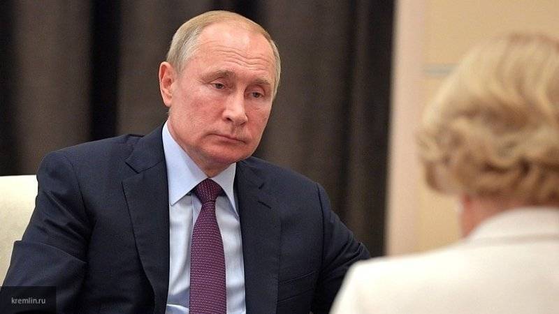 Путин подчеркнул важность соблюдения Минских соглашений для решения кризиса на Украине