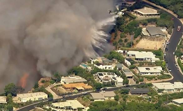 В пригороде Лос-Анджелеса объявлена эвакуация из-за лесных пожаров