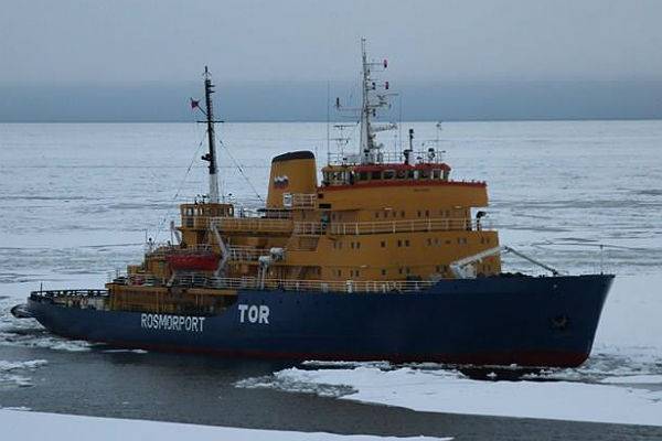 Российский ледокол «Тор» подал сигнал SOS у берегов Норвегии